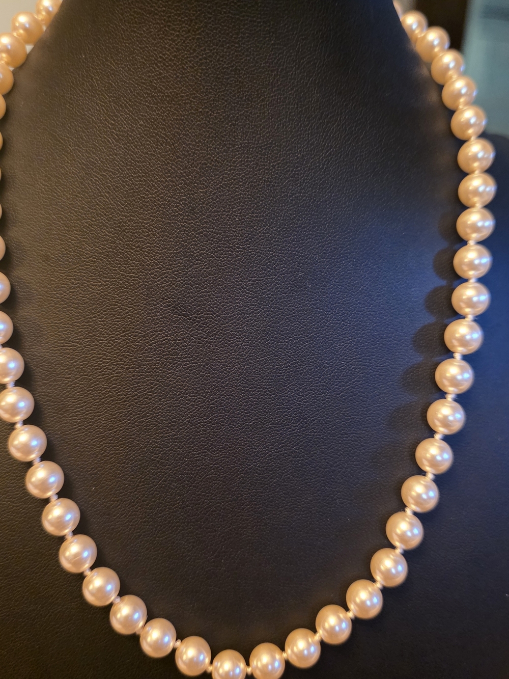 Classic Cream White Pearl Necklace - Wedding Necklace. - Picture 3 of 9